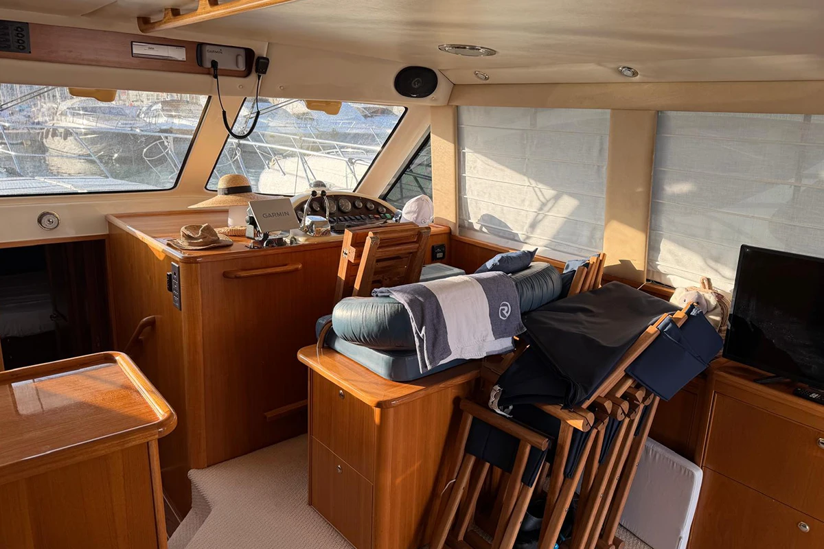 Riviera 43